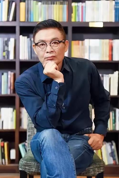 中国作协副主席麦家说：​​“我从不去管别人背后怎么议论我，人生就这么几十年，宝贵