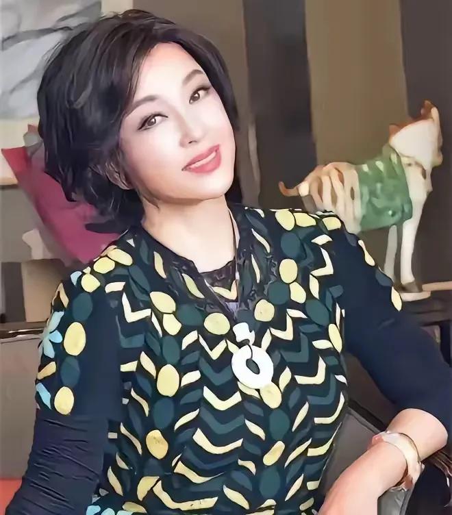 刘晓庆    战兰，两种人生
刘晓庆  一生无子女，
男人喜欢就结婚，不喜欢就离