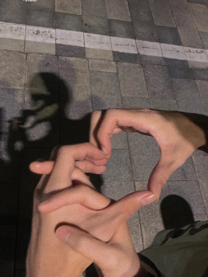 应该是从喜欢里得到力量和快乐，而不是花光了力量和快乐去喜欢。  
