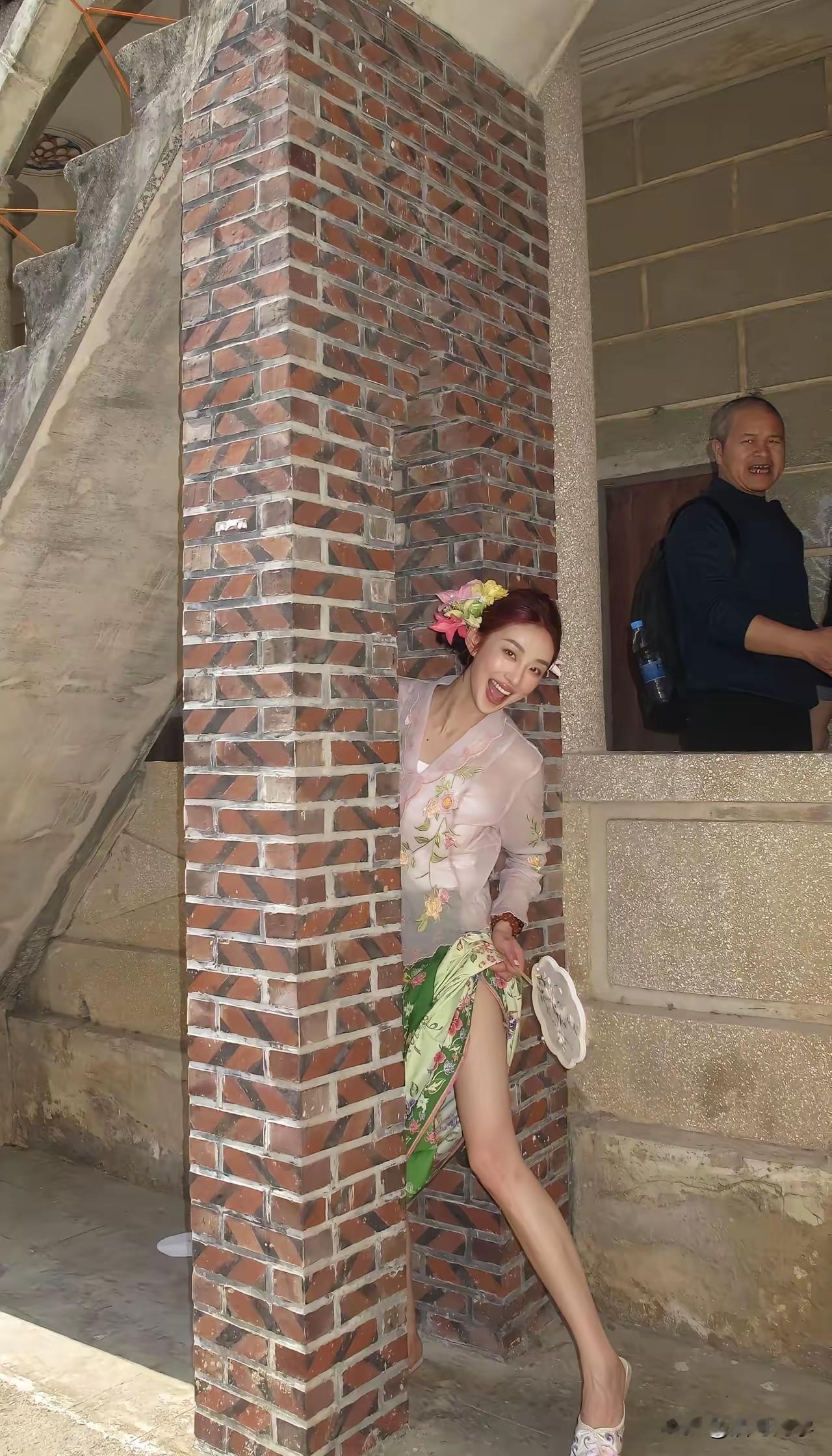 有哪位大神可以把这位大爷给P掉？
太影响美感了……新颖p图方式 我是p图小达人 