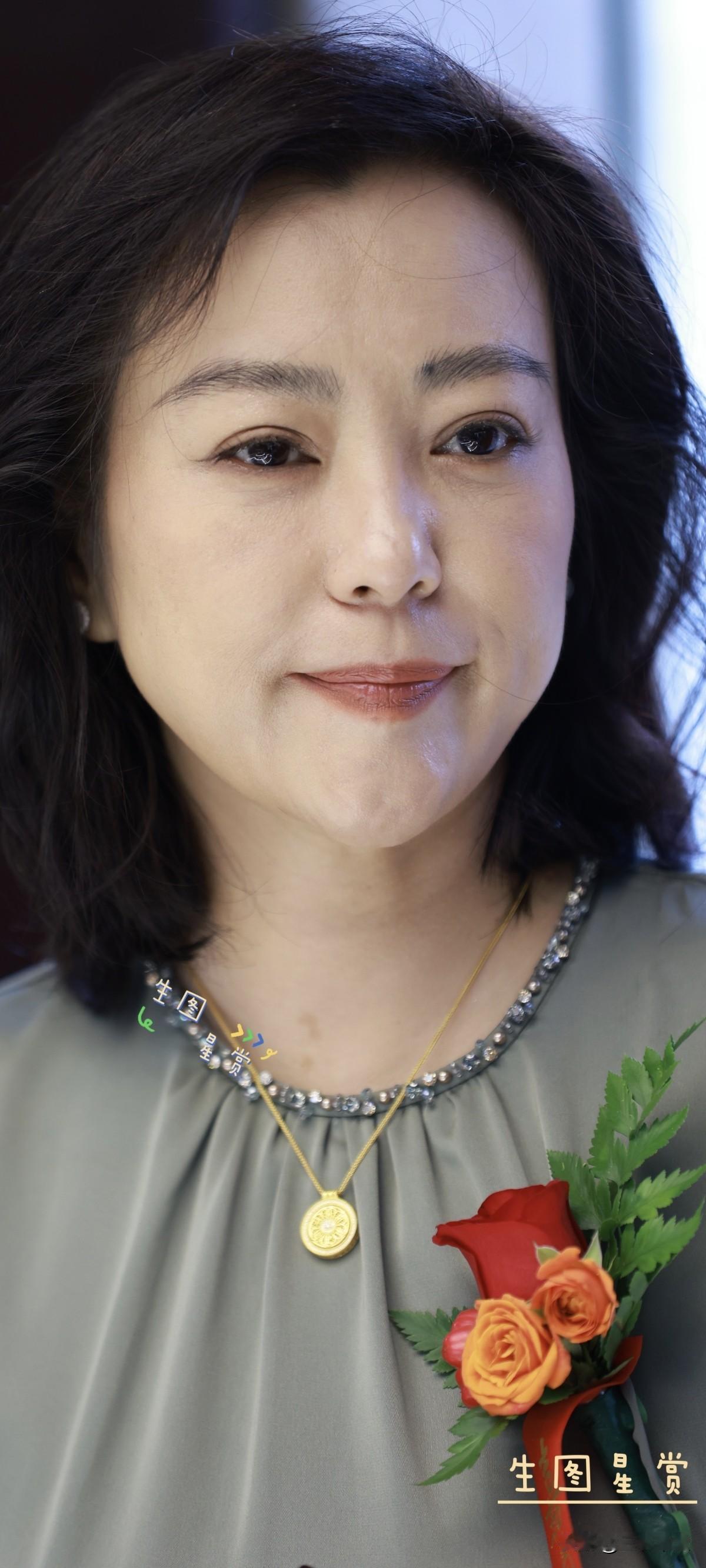 郝蕾今日线下活动剪彩
黄金配不老女神！！！