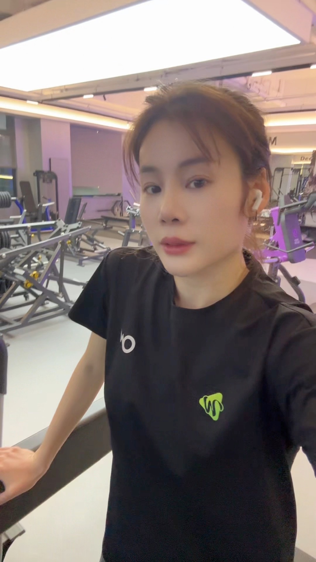 不想出门跑步 于是...跑步机90分钟😐  