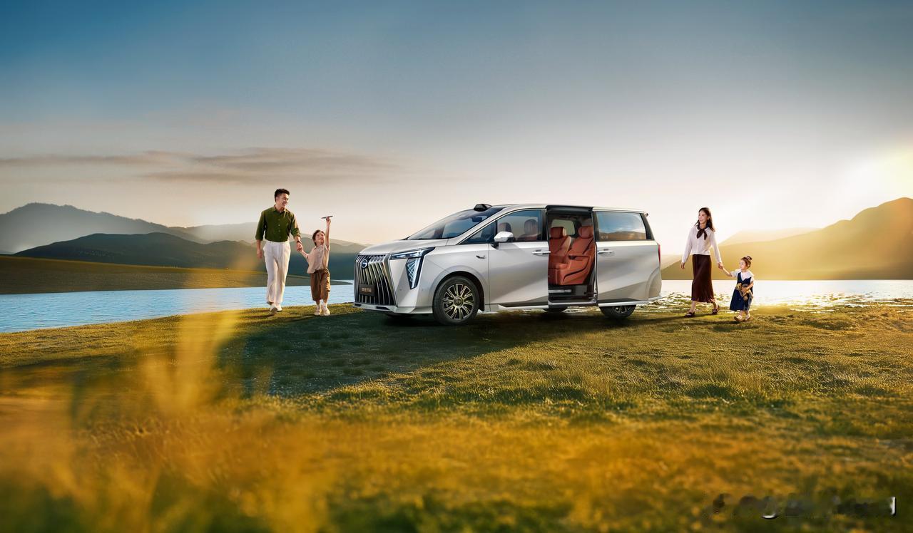 家用MPV卷疯了！广汽传祺向往M8宗师上市，亮点还真是不少。

首先打动我的是它