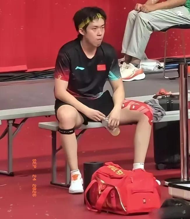 王楚钦太难了！

对他来说团体赛容错率就是零，与林昀儒一战决胜局生生扛下了，比赛