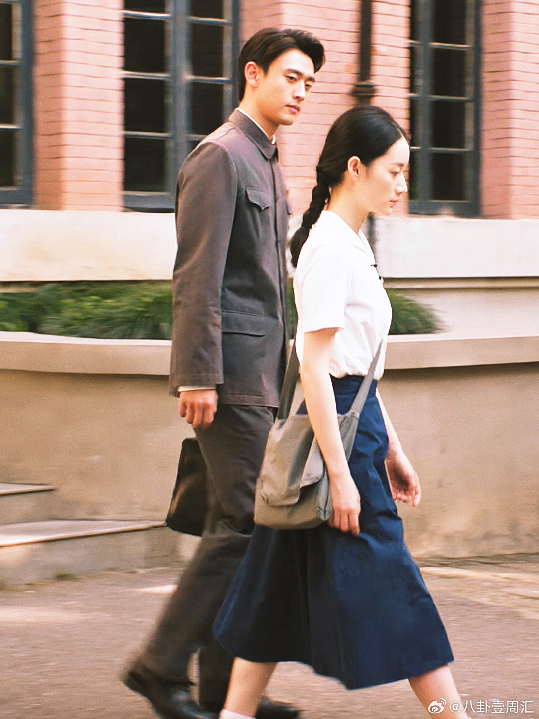 王天辰 就是很想亲王天辰说和郭晓婷吻戏很粗糙 嘴上嫌粗糙，身体很诚实，王天辰太会