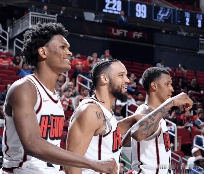 这才是火箭的锋线答案，只可惜火箭有慧眼识龙，但是没有慧心留龙。我敢保证哪怕格林走