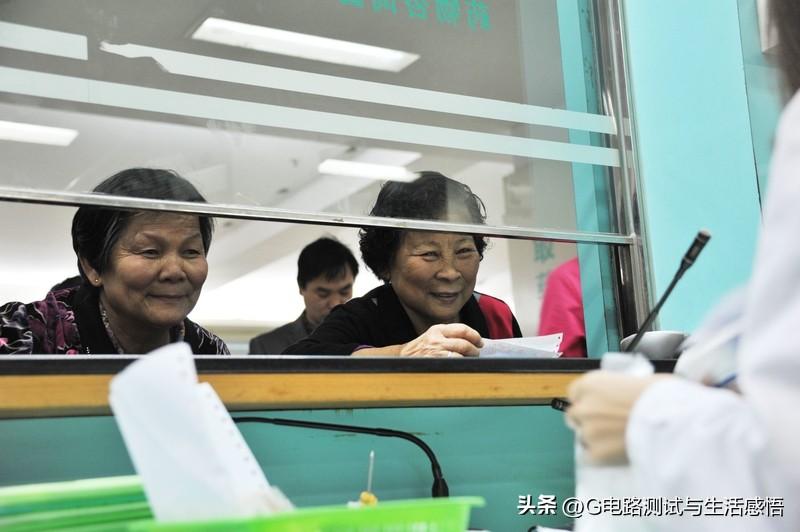 对于能够出行的老人来说，这些照顾都没啥用处，票价给予优惠还是可以的哦！