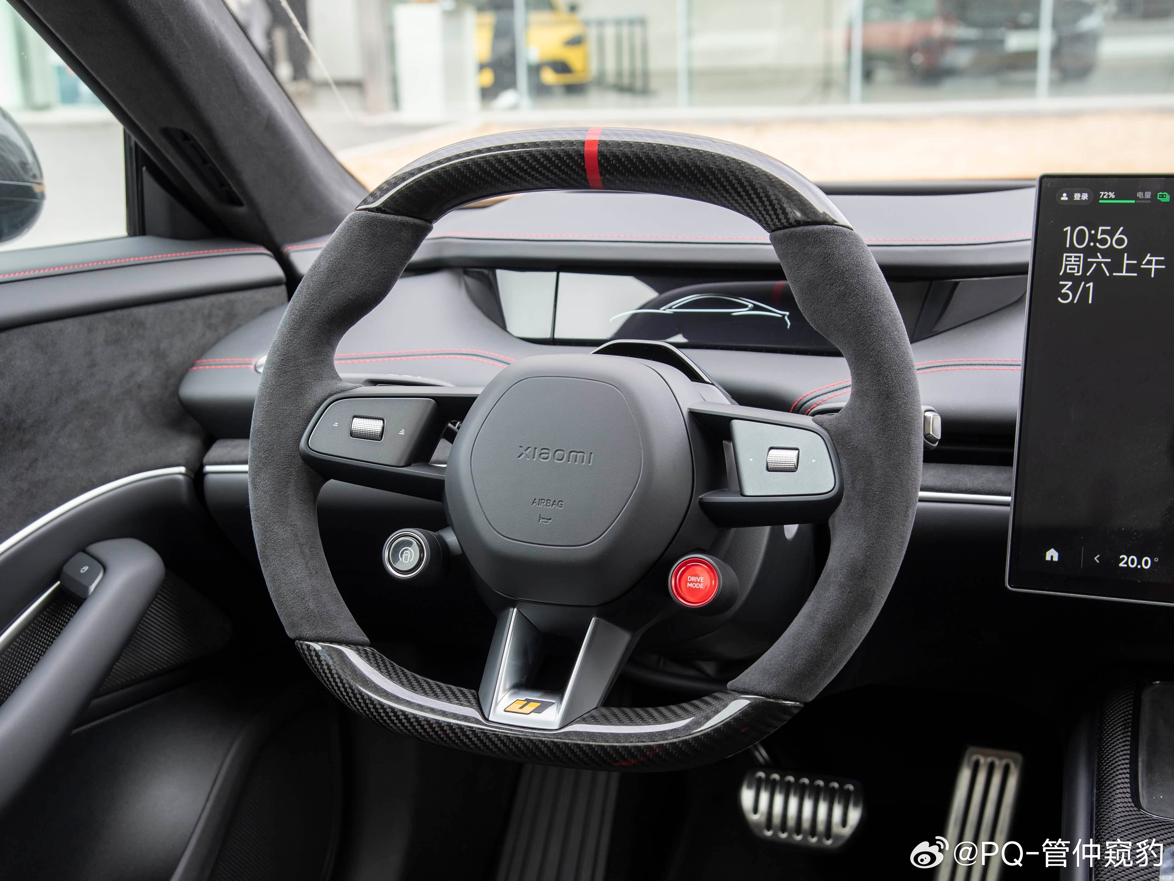 新一代su7 MAX方向盘是Alcantara+碳纤维有点上一代小米su7 ul