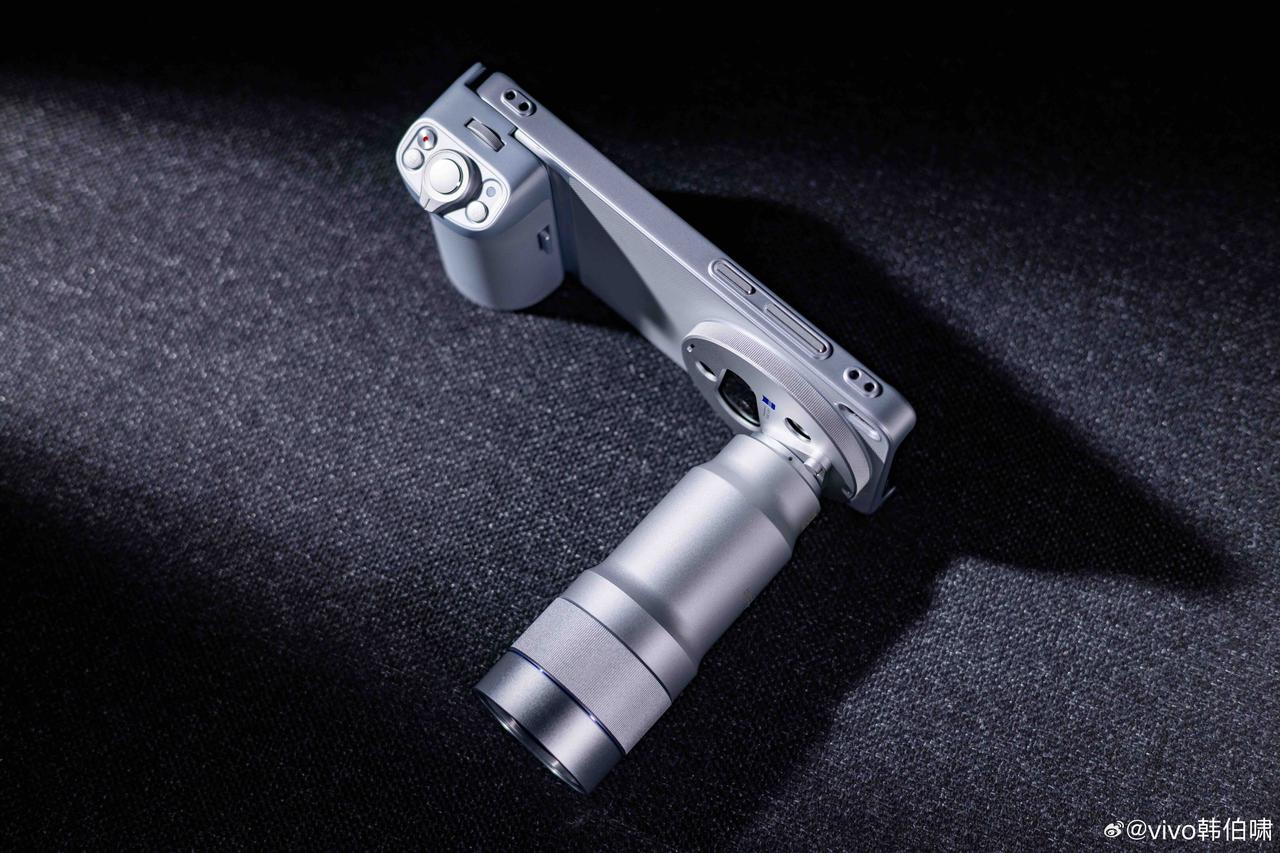 vivo X300 Ultra在2026 MWC首发亮相

• 全球首发 400