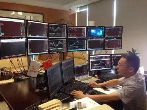 过去 20 年涨幅曾超过 100 倍的公司都有哪些共同点？这些公司包括：代表白酒