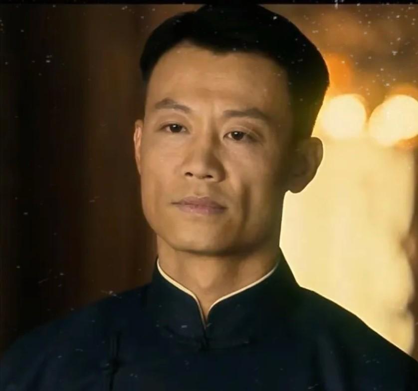 都说《八千里路云和月》里于和伟、毕彦君是定海神针，可看着看着，我愣是被一个叫不上