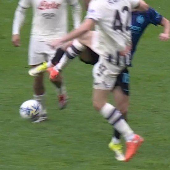 卡萨诺：国际米兰对阵亚特兰大的比赛？邓弗里斯的判罚不存在问题 实际上若依我见 其