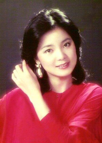 刘嘉玲自曝曾追星邓丽君 次元壁破裂的惊喜太让人意外，两位女神的故事让追星更具浪漫