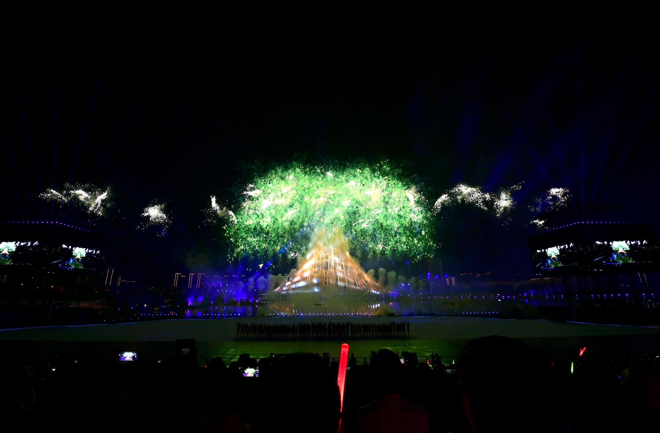 好美[哆啦A梦微笑][哆啦A梦微笑]世运会神树烟花流星雨 ​​​
