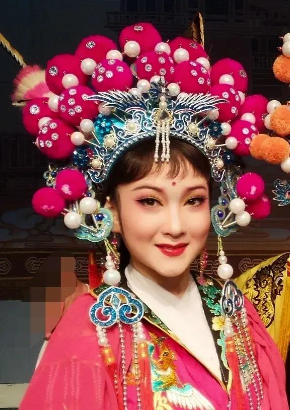 方圆天地，为头条联友对联：
万户康宁万户乐，
满堂欢喜满堂春。