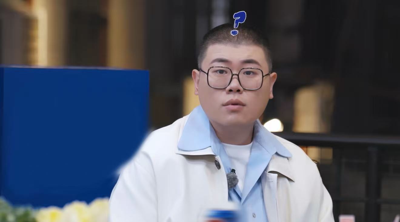 第一次见饭没做完直接吃调料的 吕严也太真实了吧！饭还没好先炫调料，吃货属性直接焊