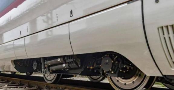 “给钱也不卖给中国。”为了打压中国发展，日本和德国联合断供高铁车轮，毁掉了中国上