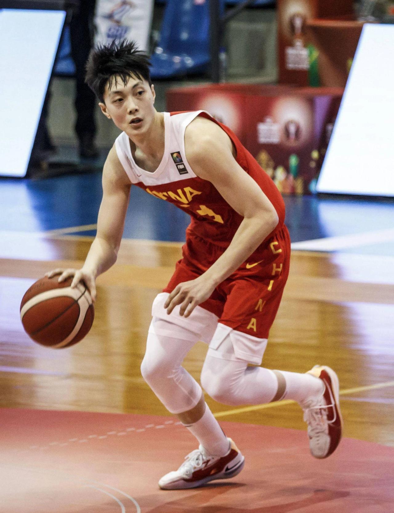 男篮世界杯铩羽而归的中国男篮重新集结，败军之帅乔尔杰维奇洗心革面，带领增加了曾凡