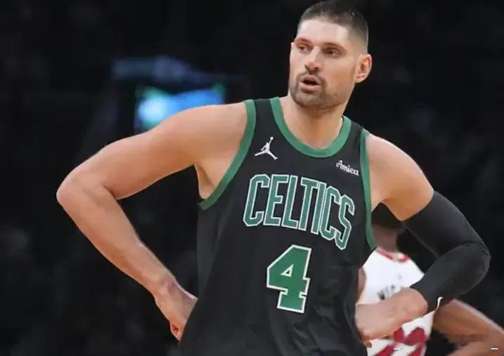 今日，凯尔特人球员德里克-怀特在自己的播客节目中，谈到了新援武切维奇。怀特表示武