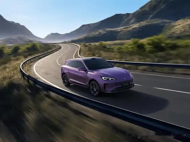 问界M9作为华为与赛力斯联合打造的高端智能SUV，凭借华为全栈技术赋能，在智能化