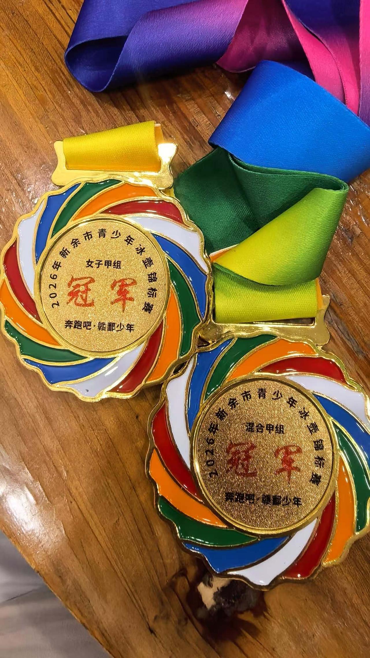載譽而歸
一份耕耘一份收獲，外孫女在校經過刻苦訓練，在全市旱冰壺比賽中獲得了女子