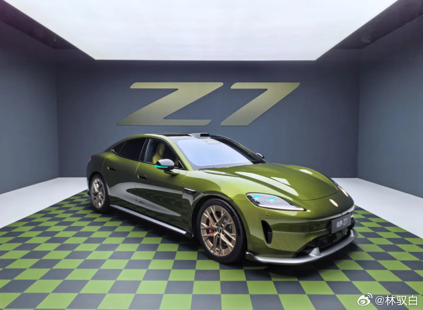 看到庆舍老师发的尚界实拍图，还挺有意思的。颜色本身就多，搭配轮毂再组合起来，大家