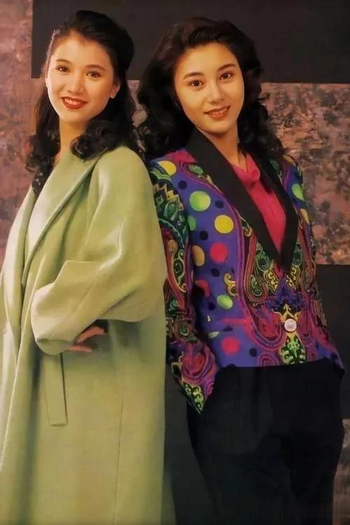 两届香港小姐冠军的合照——袁咏仪和李嘉欣

李嘉欣 1970年6月20日生于澳门