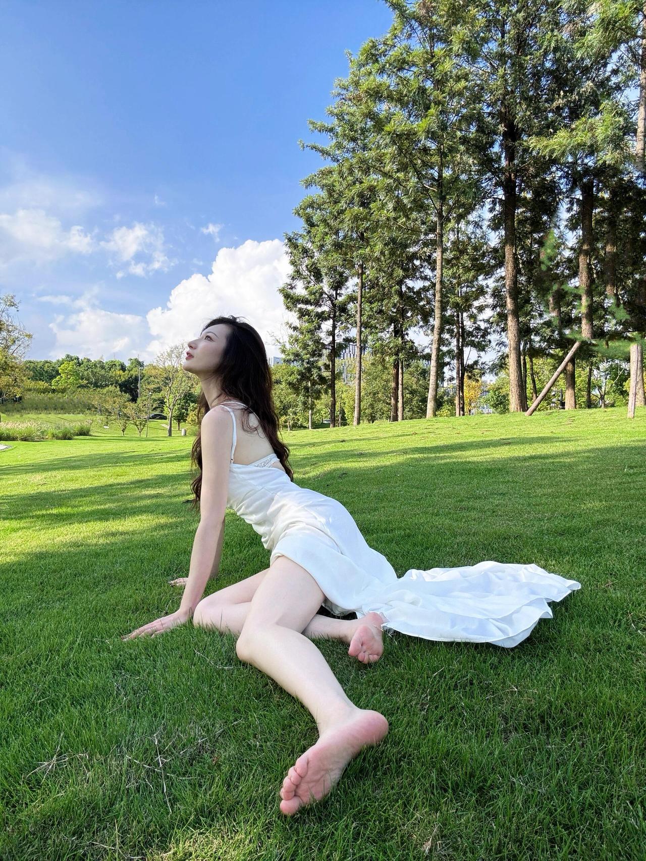 在草坪上晒太阳📷～祯的快乐