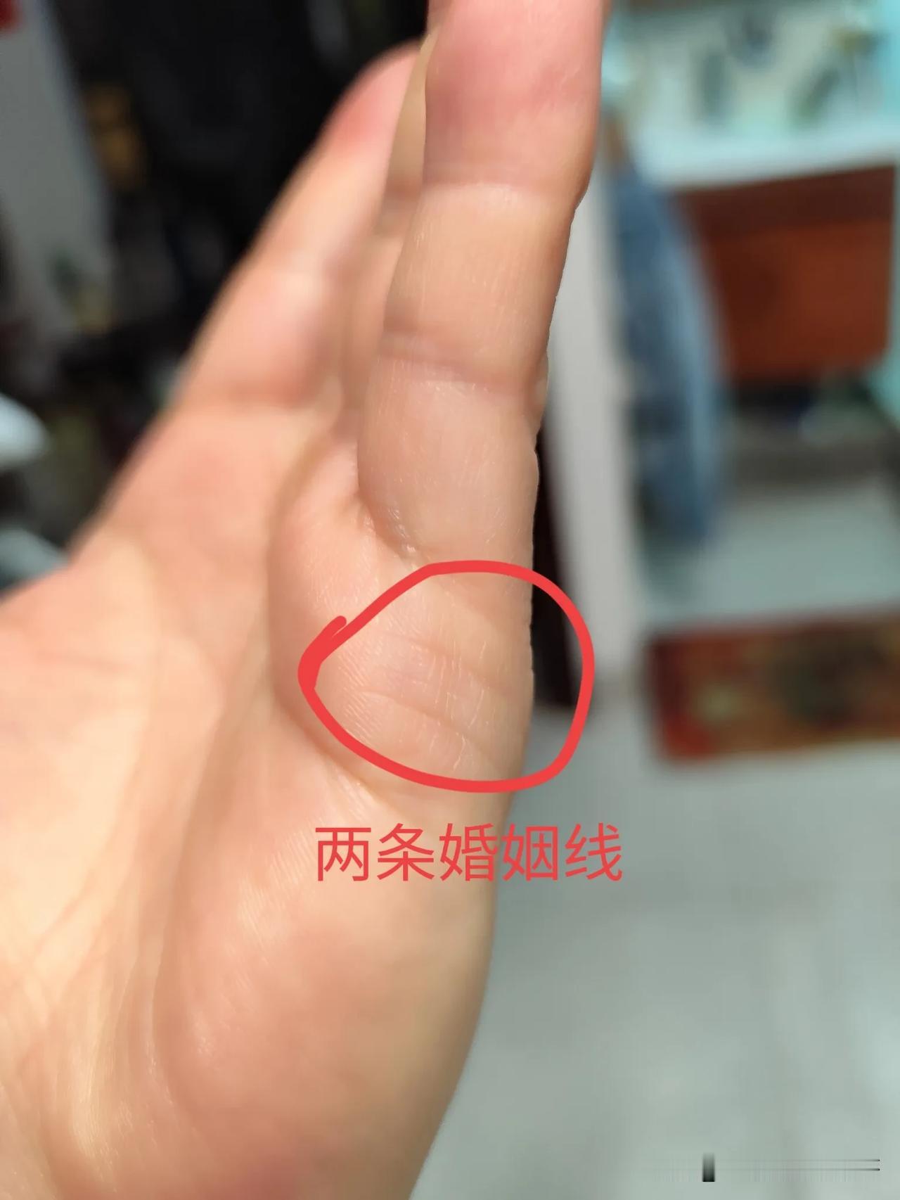 以前有人给我看手相说我有俩段婚姻，我非常抵触，因为我早就在心里发誓，结了婚绝不离