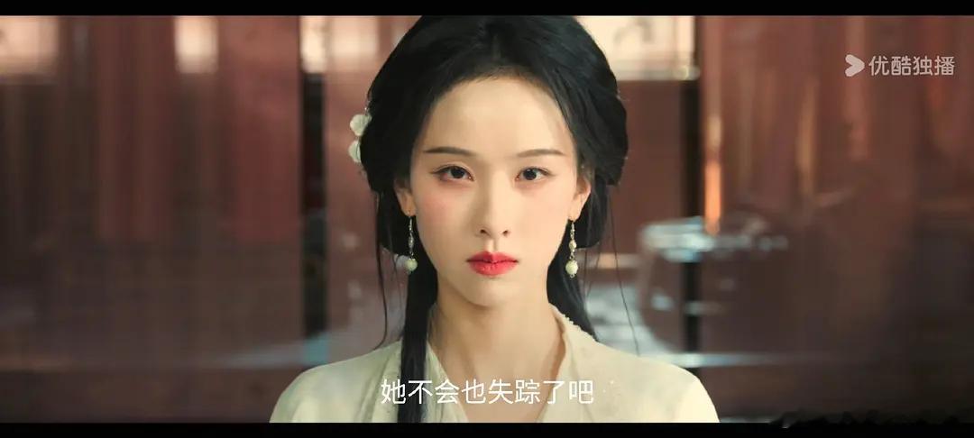 这相对比陈都灵的颜值真的有点落下风，严重了啊。 