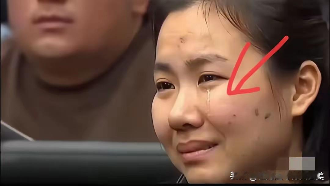 以前在缅北呼风唤雨的明珍珍


庭审被判死刑那天，突然掉下一行泪

旁边的法警愣