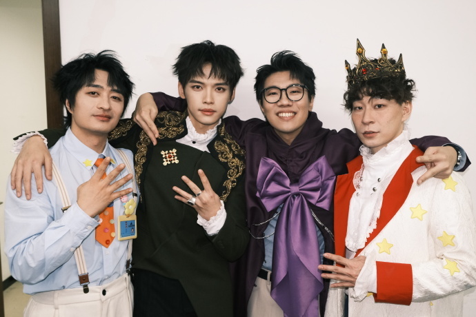 江湖再见，我们的故事太美好，舍不得说再见。