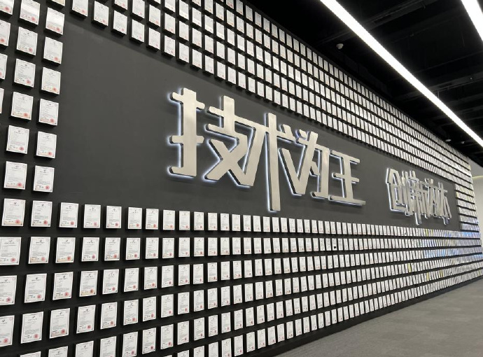 比亚迪全能王者实至名归！凭借全栈自研与全产业链布局，比亚迪不仅是2025年前11