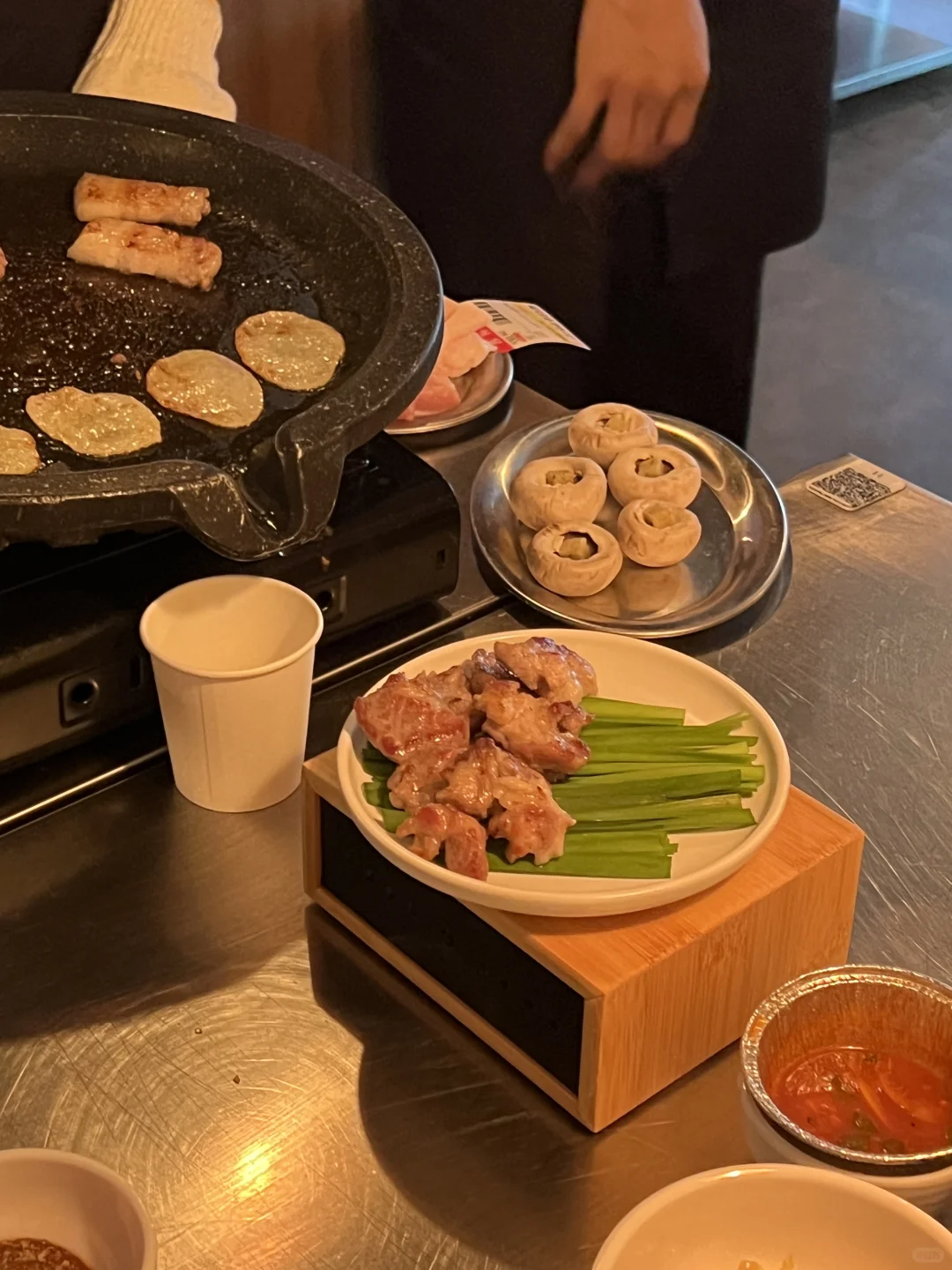 🇰🇷只有上海和韩国有。。边点歌边吃烤肉！！