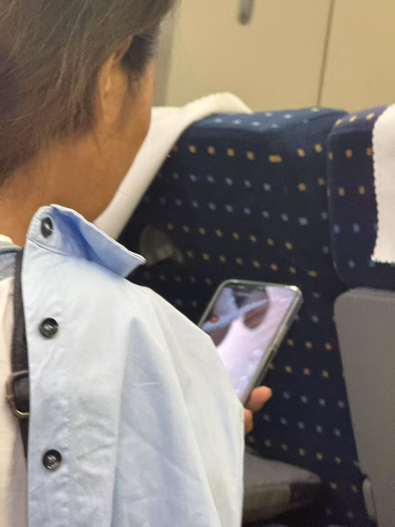 坐高铁因为好奇选了静音车厢 我从来没有买到过静音车厢的位置其实已经不求什么静音车