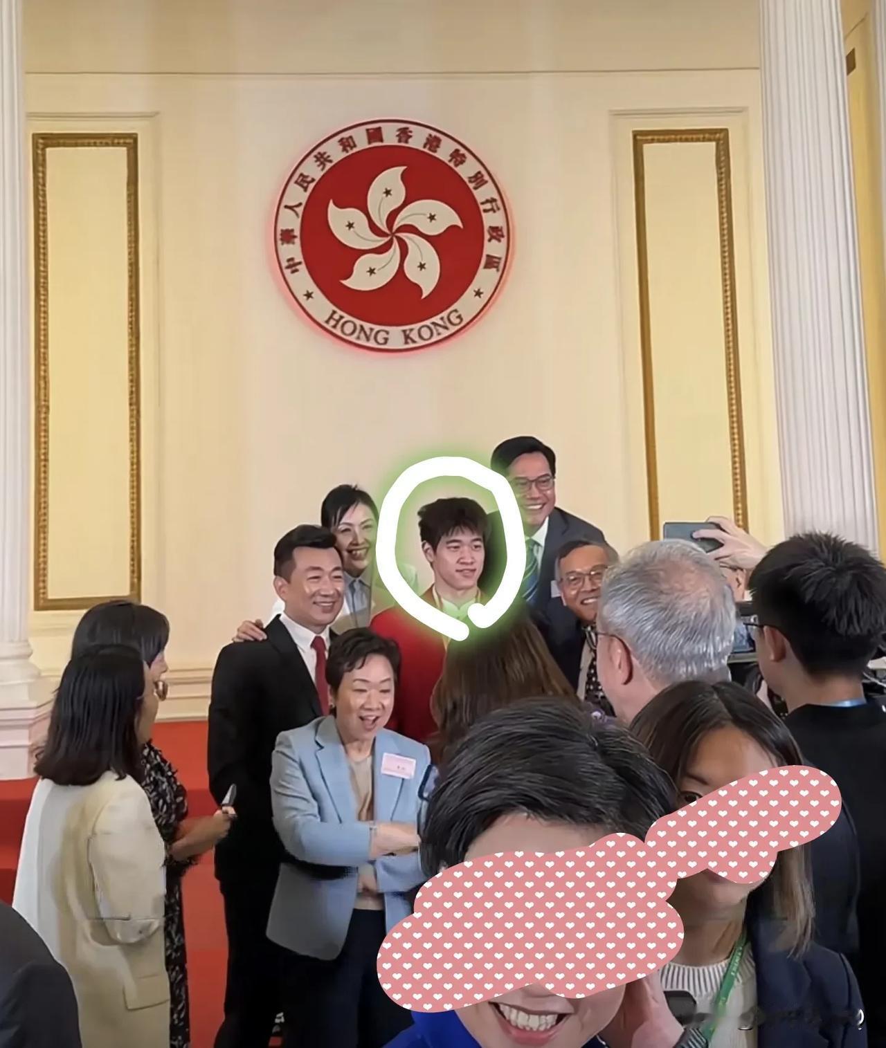 不知道你发现没？不管是香港还是内地，现在追星的主力都变成了中老年人，这是不是因为