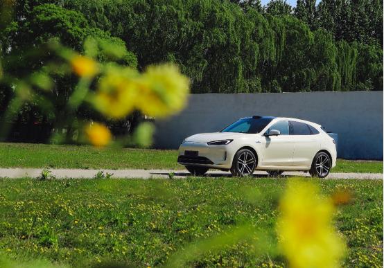 有车之后就是爽，这周末我又开着问界新M5 Ultra去周边郊区玩了，这也是我第一