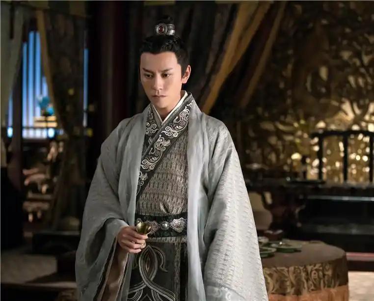 唐玄宗一日连杀三子，儿子李亨照单全收，把最能打的皇孙一杯毒酒送走了

至德元载（