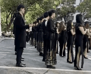 队伍必须经常拉出来晒晒，才能让别人知道队伍的实力[大笑]
