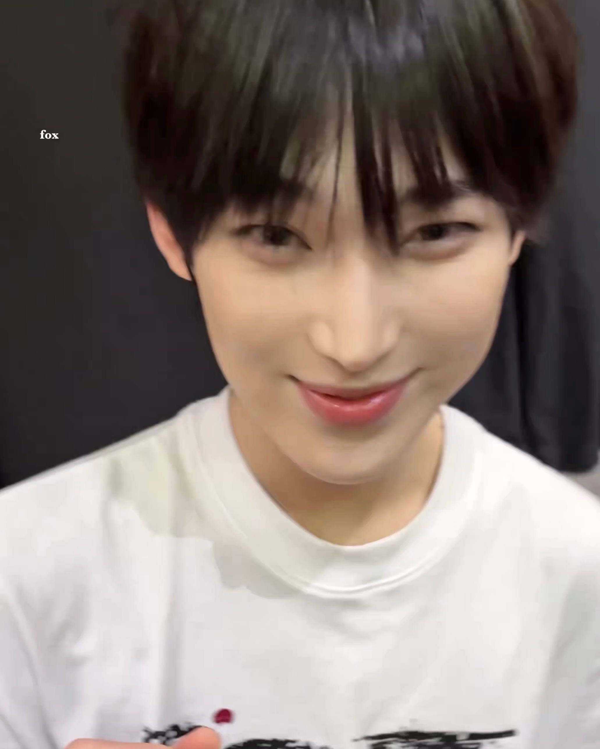 头发乱糟糟的显得更笨了ㅋㅋㅋㅋㅋㅋㅋㅋcr.kimfox0624 