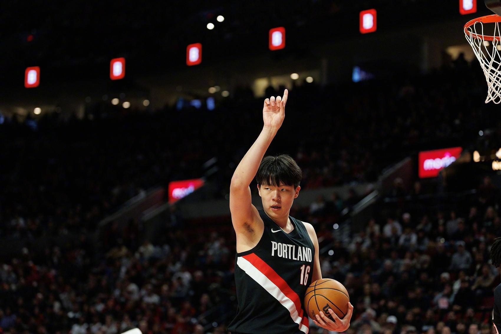 NBA常规赛，马刺110-114不敌开拓者。阿夫迪亚砍下全场最高的29分11板1