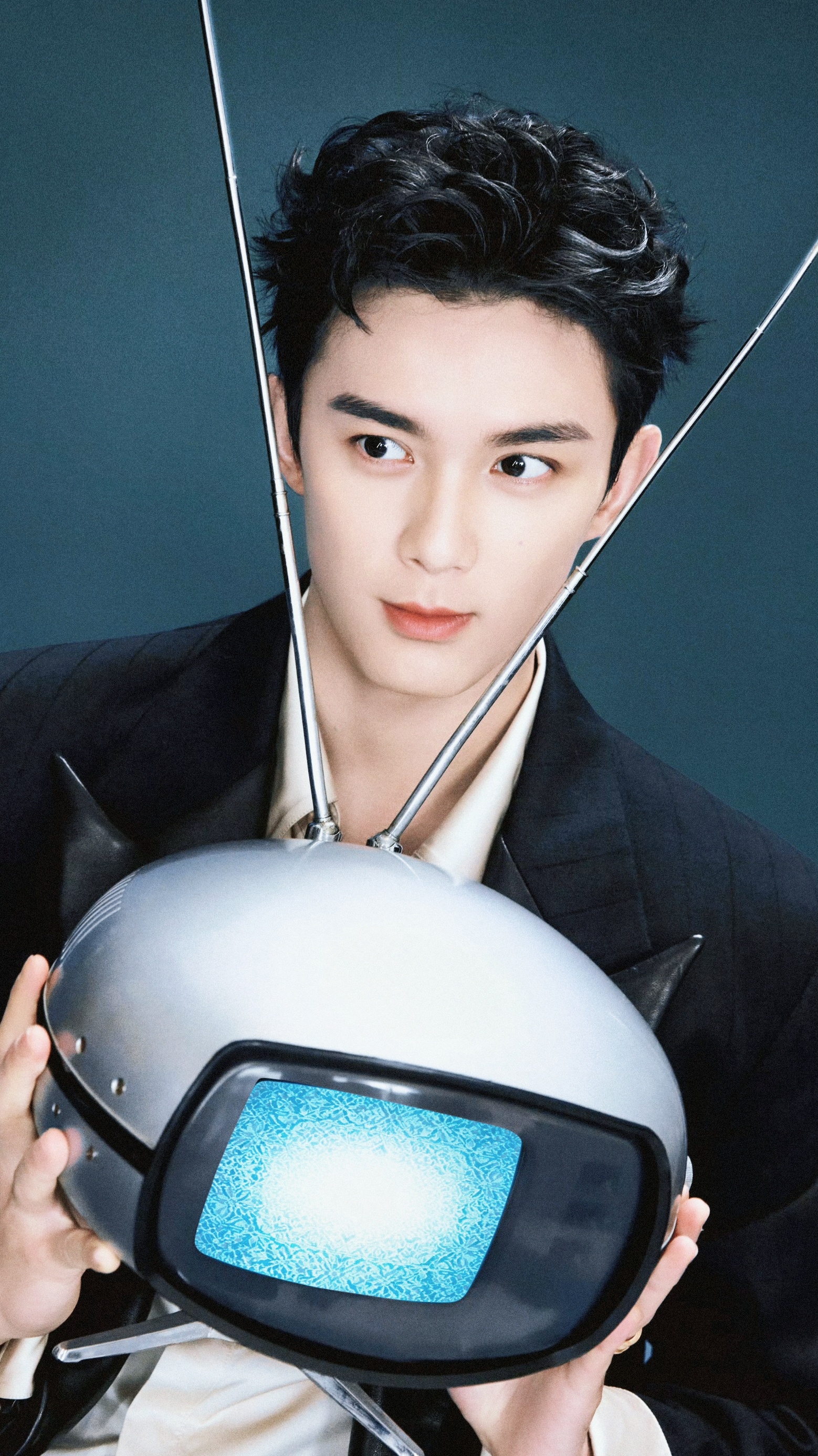 吴磊💫 吴磊电影群星闪耀时 状态💯分吴磊电影奇遇夜生图