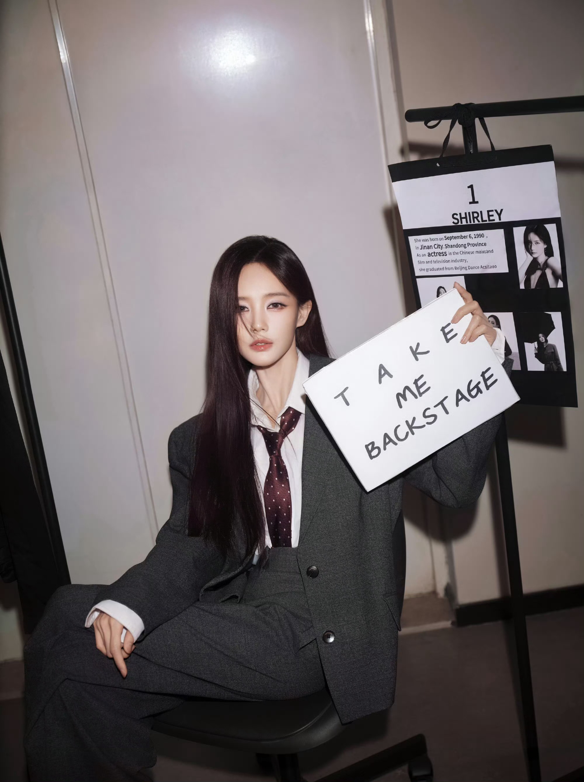 李一桐vogue出图李一桐西装造型李一桐西装造型，候场，行行行 ​​​