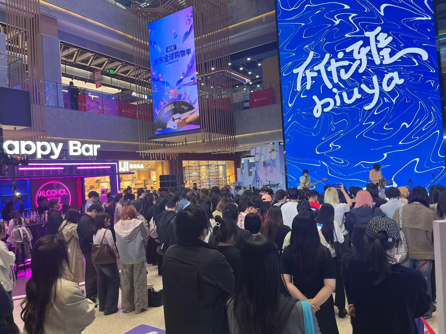 在音乐节的我vs在工位的我这也太懂打工人了吧！橘子海、金玟岐、裘德全免费听，省下