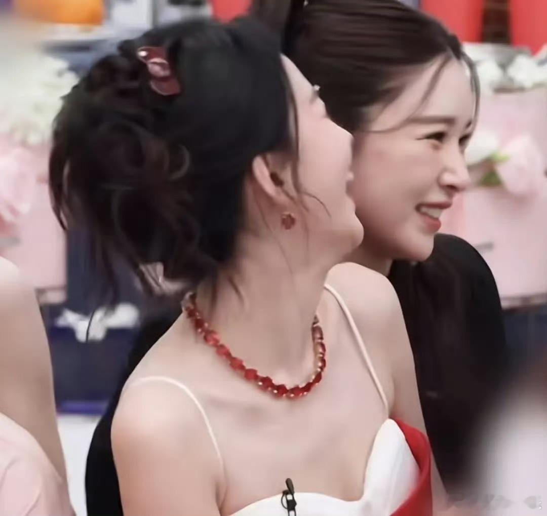 孙怡阚清子已经和好了真的很无语，网友总爱给女生之间的关系加戏。孙怡和阚清子全程都