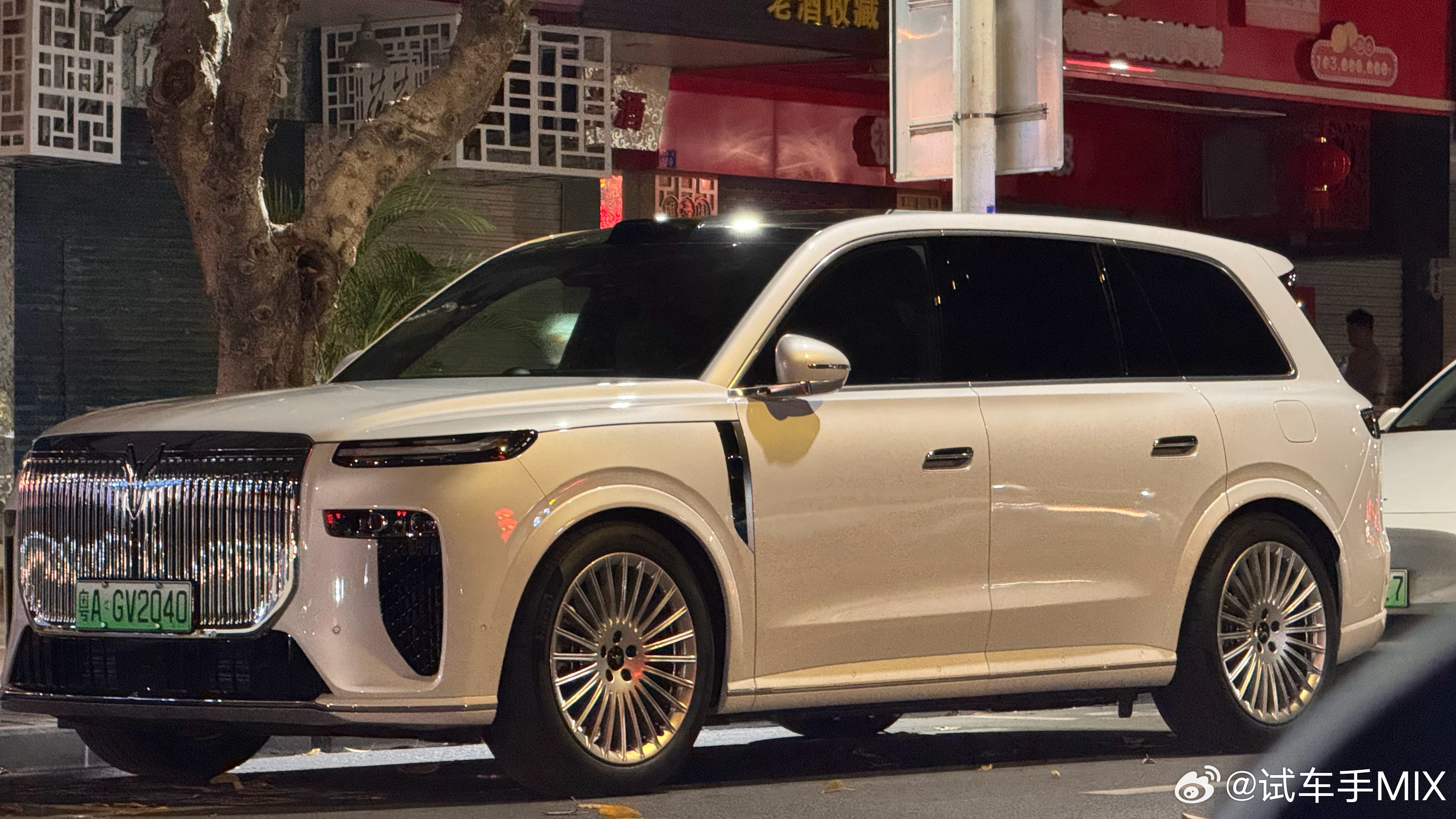 我的泰山是越看越喜欢跟梦想家一样，份量感够了怎么看都满足😌一辆岚图泰山