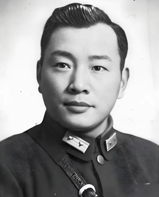 1959年，宋希濂被特赦，一到门口，就看到陈赓开着吉普车接他，还对他说："宋大头