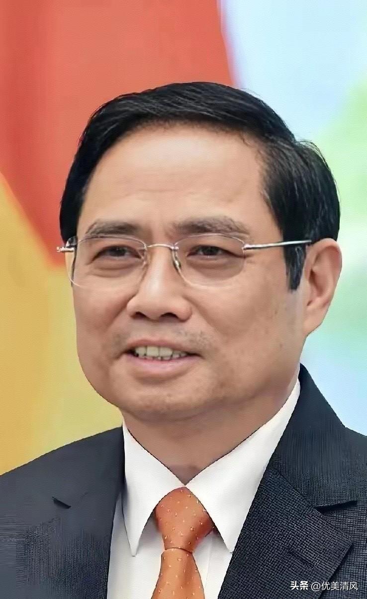 范明政的这步棋走绝了！
越南总理范明政在莫斯科提笔签字，把自家首座核电站的“命根