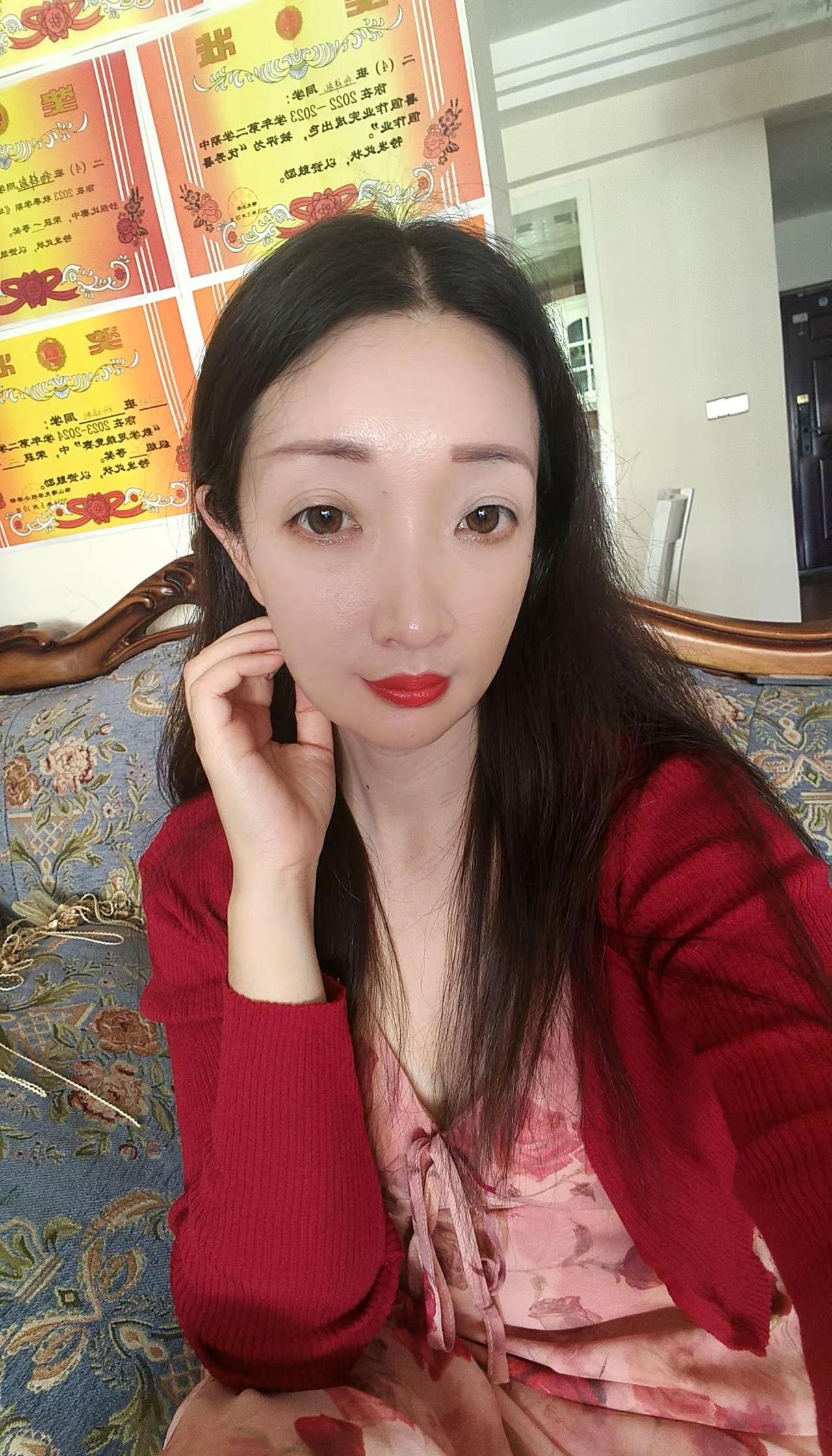 云南人的冷热分界线真的很特别，不必等到盛夏高温，只要上了25度就觉得热，气温跌破