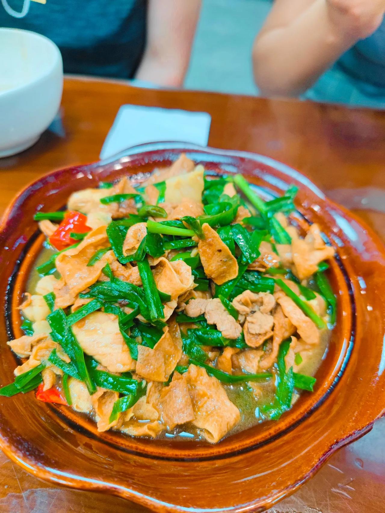 在江西吃的比较清淡的菜品了
在南昌好像什么菜都比较辣，跟老板说不放辣椒。他说这样